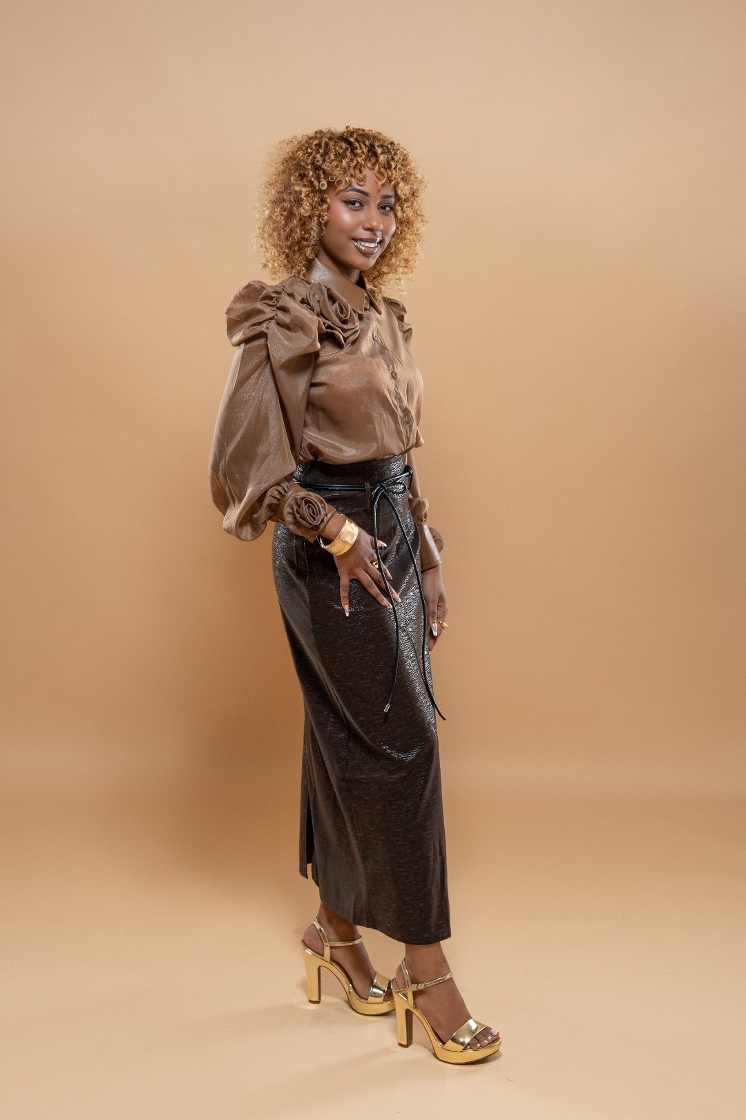 Chemise Élégante avec Fleurs et Détails Cuir - 4 Couleurs