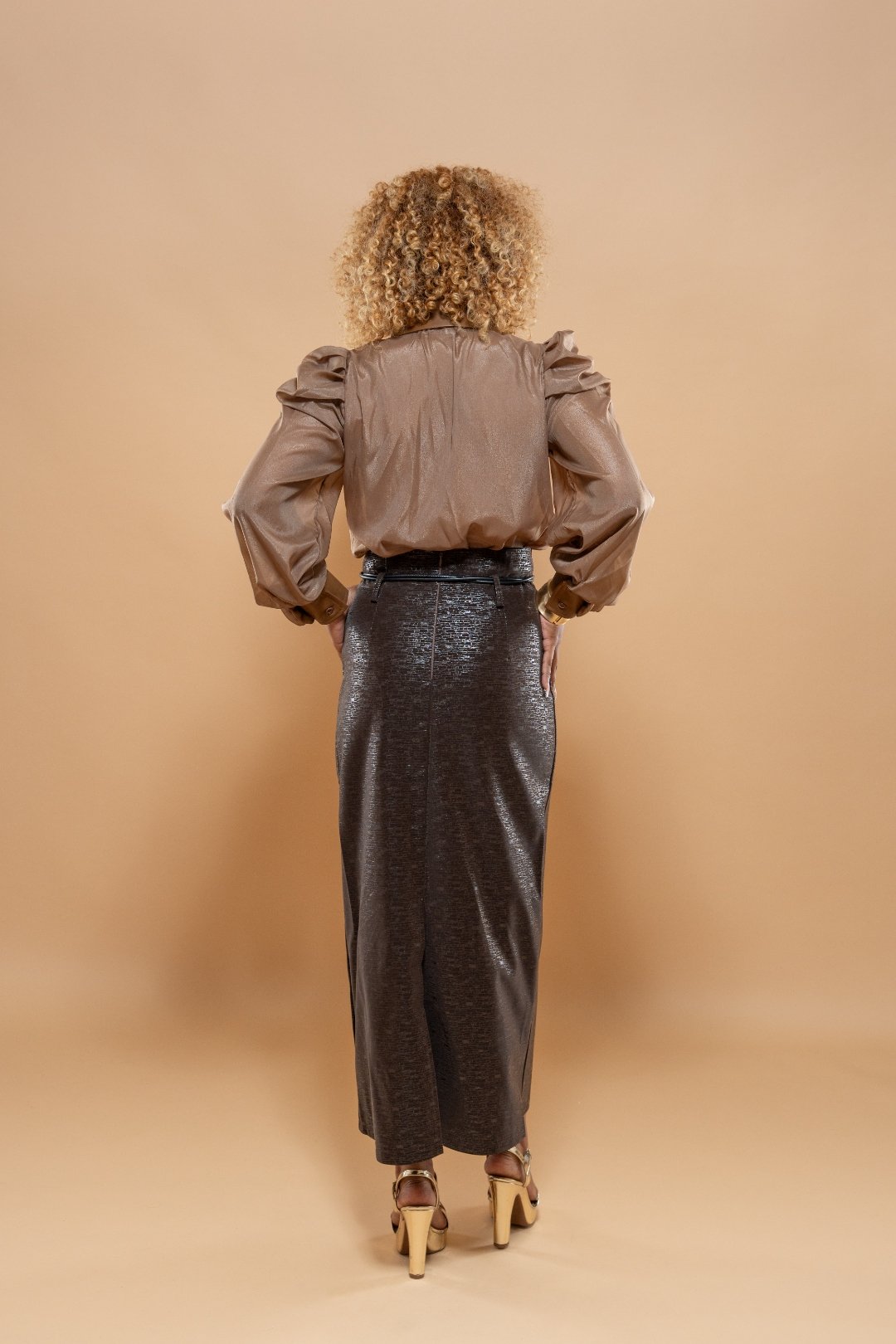 Chemise Élégante avec Fleurs et Détails Cuir - 4 Couleurs