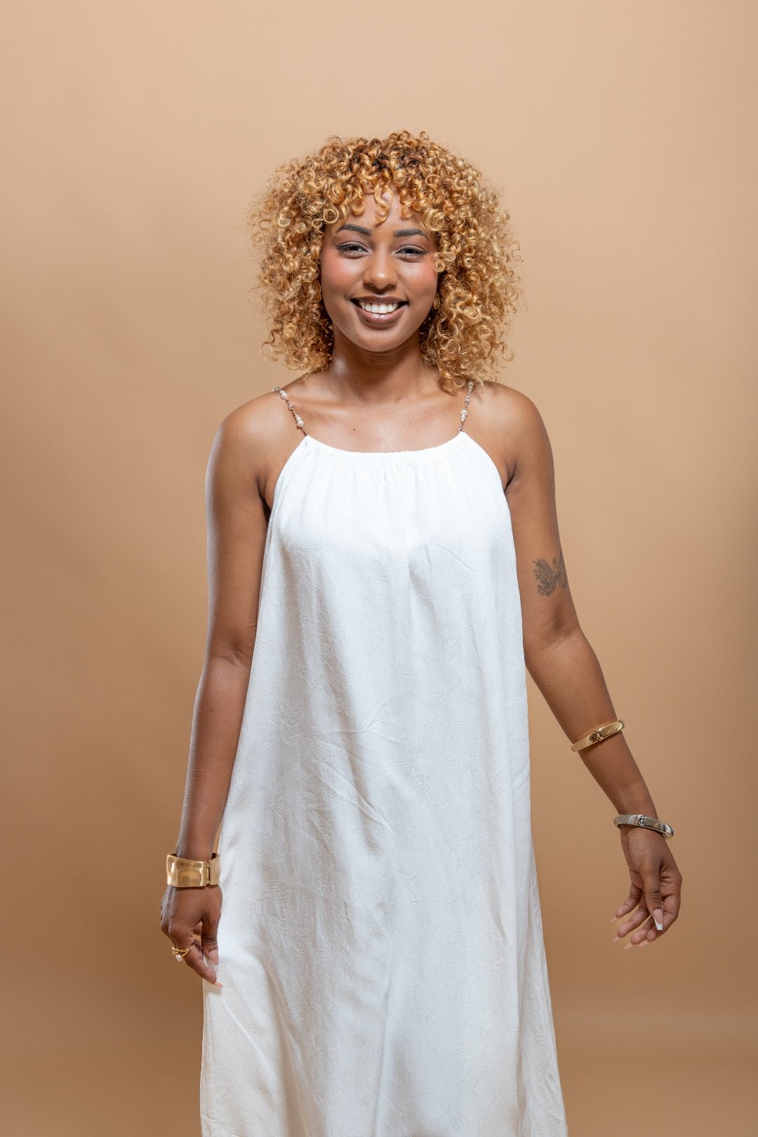 Robe Blanche en Coton avec Broderie et Bretelles Perles