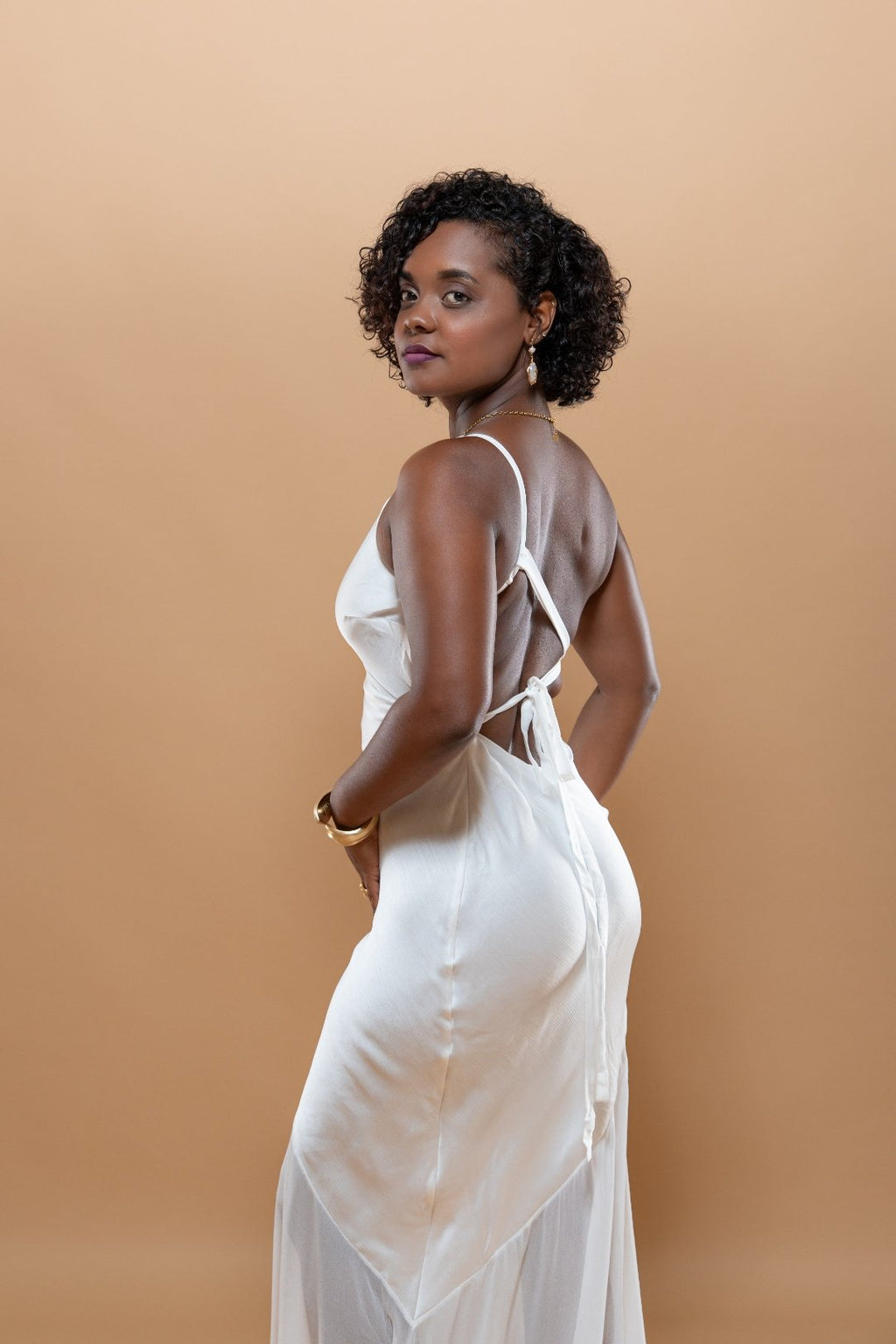 Robe d'Été Élégante à Col Incliné - Jaune/Blanc Sexy et Sophistiquée