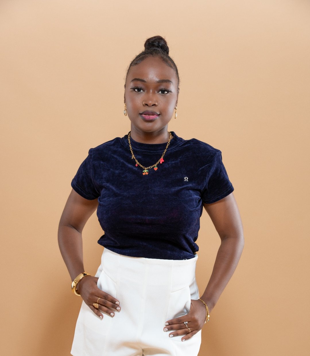 T-Shirt Femme en Velours Élastique avec Bijou